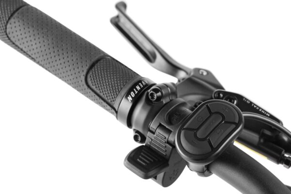 A close up of the handlebar of a LEVEL.2 Commuter Ebike.