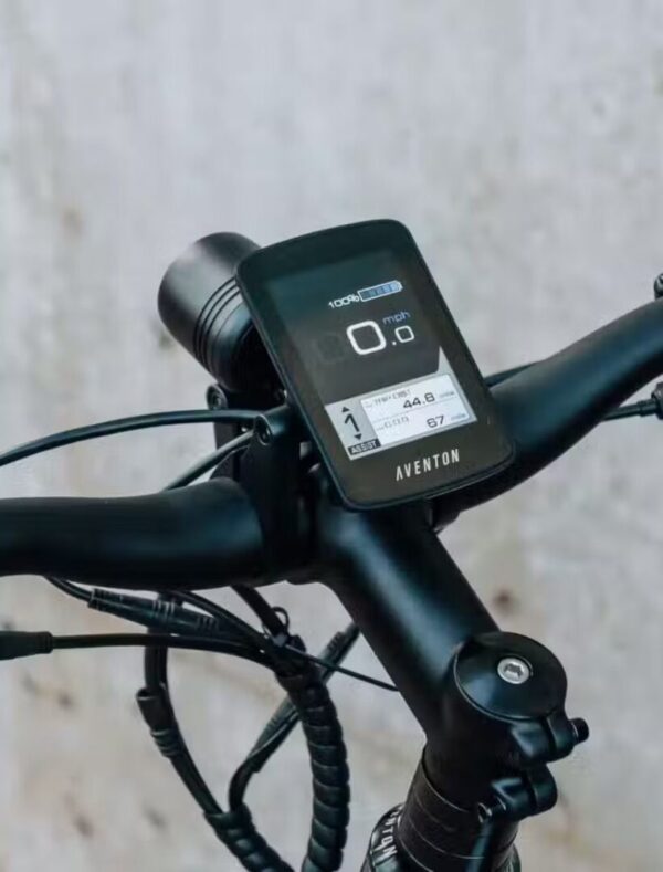 The handlebar of the LEVEL.2 Commuter Ebike has a digital display on it.